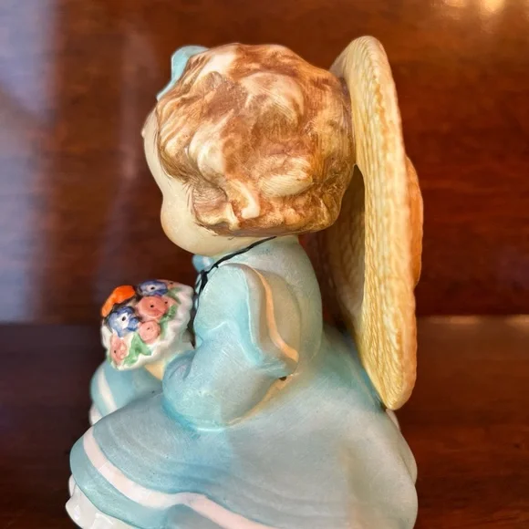 Goebel Charlot Byj 12 Sitting Pretty Girl With Bouquet Figurine 1957 - Picture 3 of 12